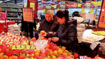 品类足 年味浓 各地年货市场供销两旺