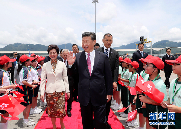 圆满结束在香港的各项活动 习近平主席离开香港返回北京