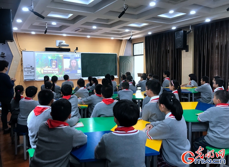 组图丨小学生变身“小创客”，乌镇智慧小学什么样