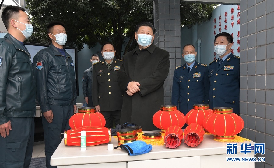 习近平春节前夕视察看望空军航空兵某师