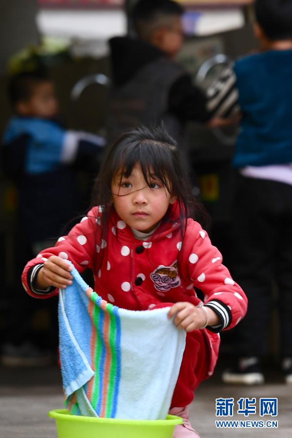 闽北山区寄宿小学开学 留守儿童“回家”