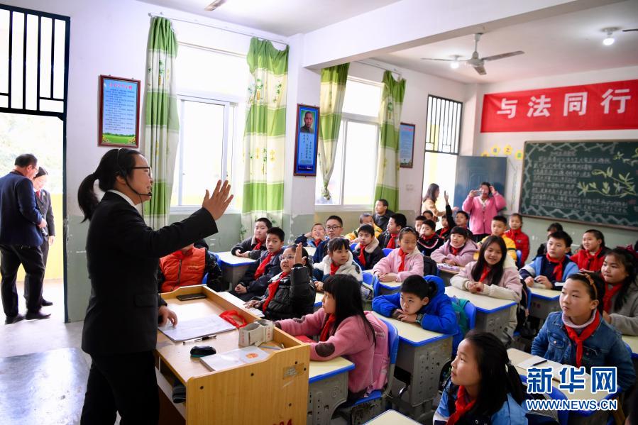 闽北山区寄宿小学开学 留守儿童“回家”