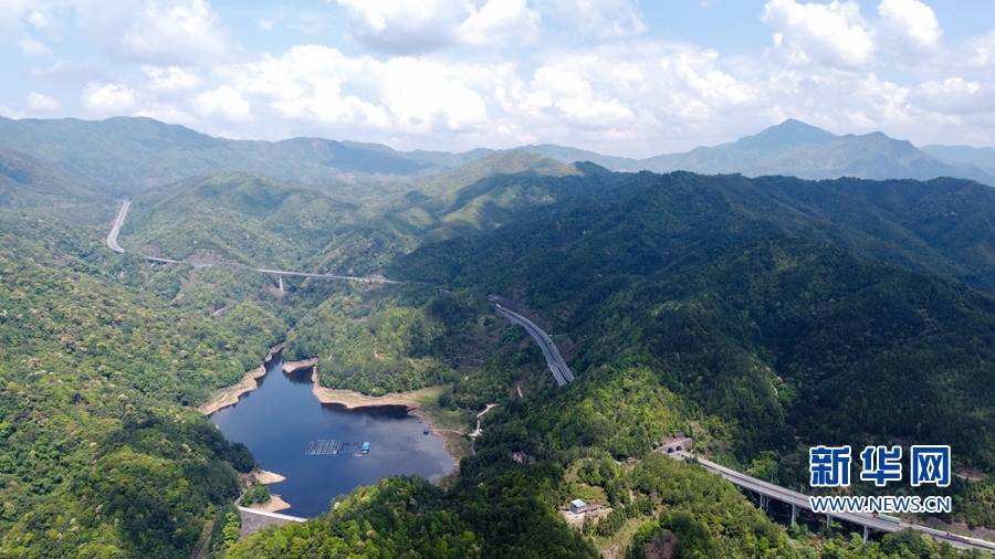 沿着高速看中国丨福银高速：山海相连寻根路