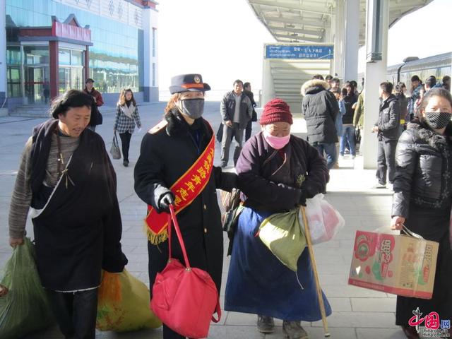 【重走天路看变迁】绽放在青藏铁路上的“格桑花” 世界之最高原小站那曲站