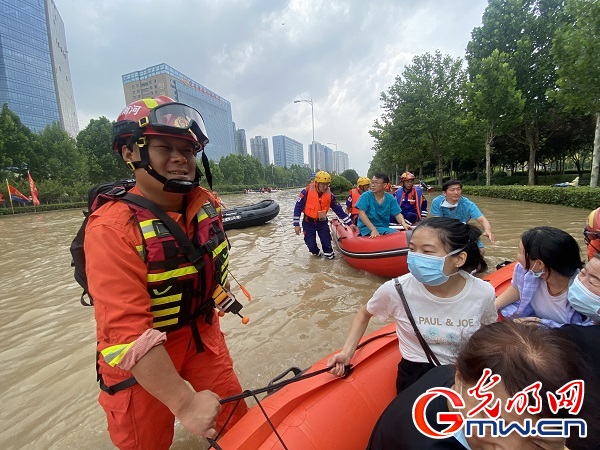 视频丨为橙色逆行者点赞！直击阜外华中医院大转移