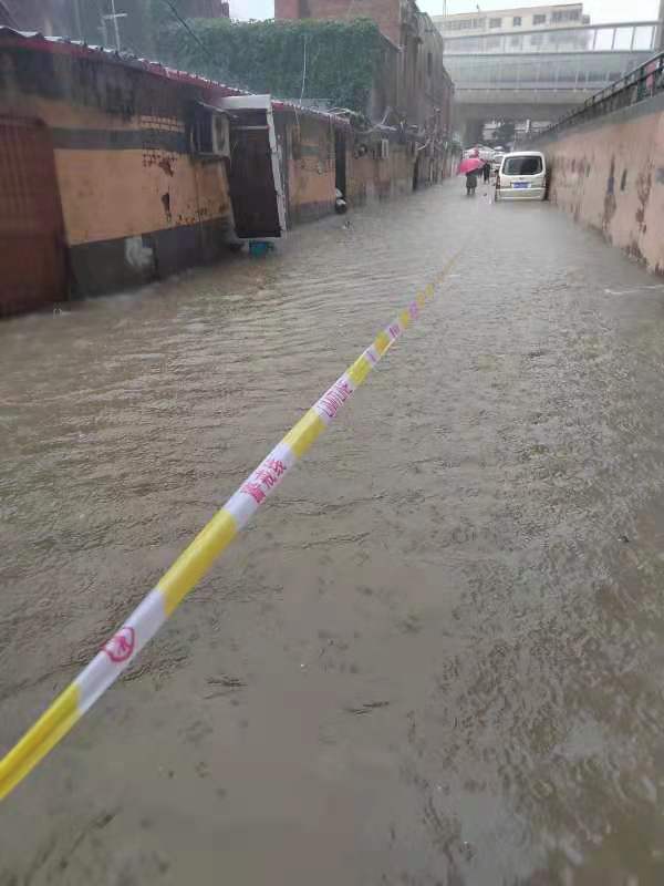 河南暴雨中，是这些普通人搭救了普通人