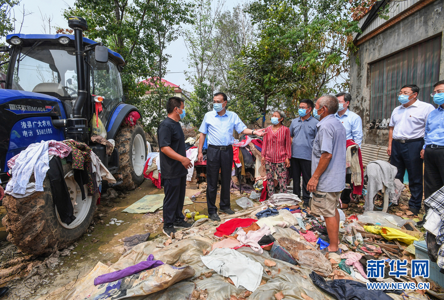 李克强在河南考察并主持召开灾后恢复重建专题会议时强调 保障好受灾群众生活 扎实推进灾后恢复重建