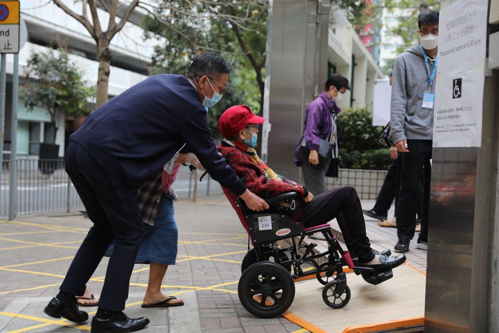 香港举行完善选举制度后首次立法会选举