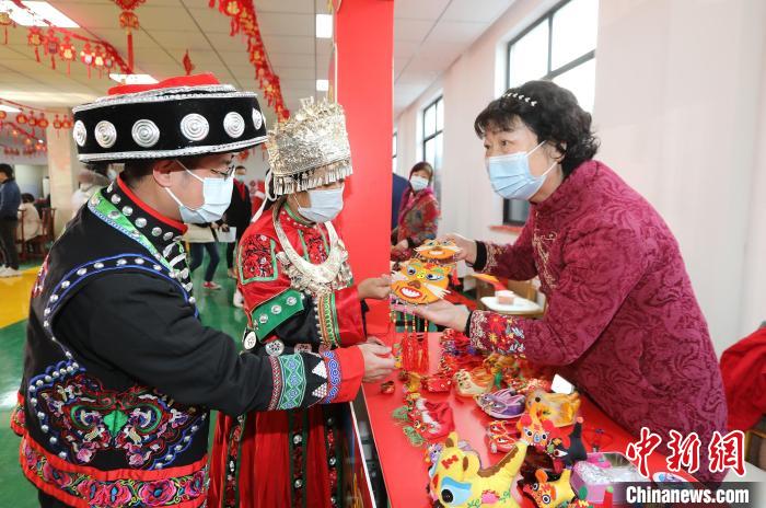 送年货 发红包 涨薪资……浙江宁波开启“花式留工”模式