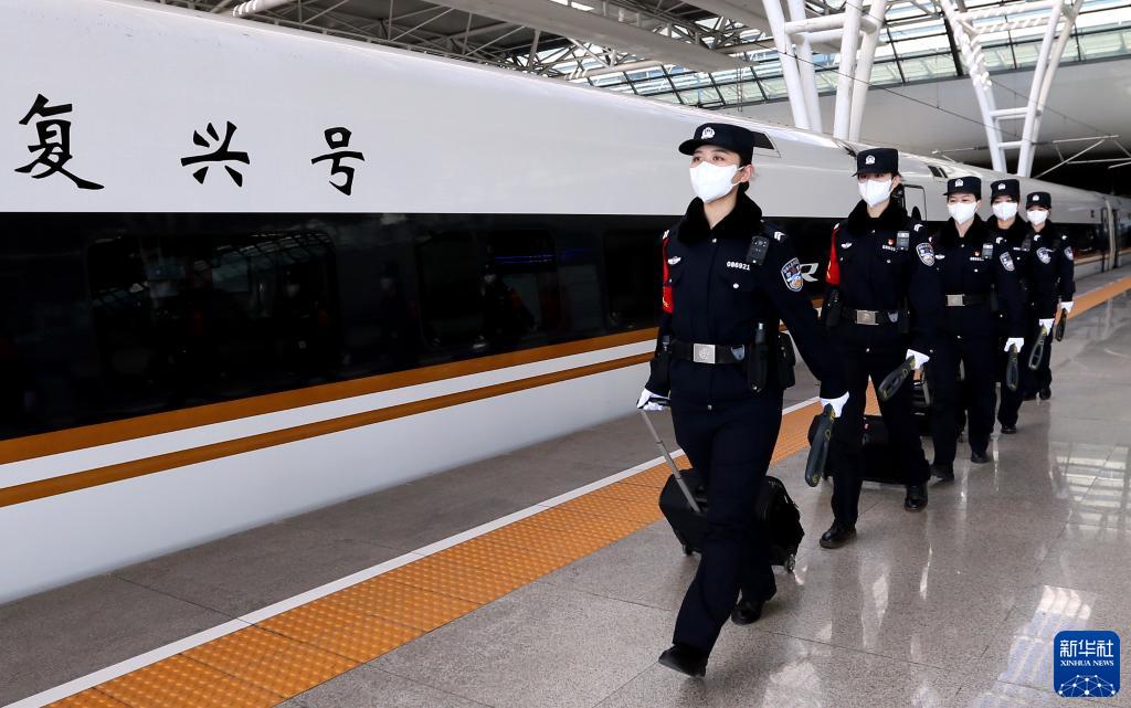 女子乘警组亮相京沪高铁