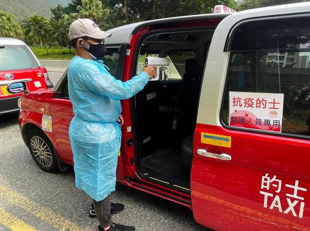 香港抗疫车队：疫情下逆行的“红飘带”