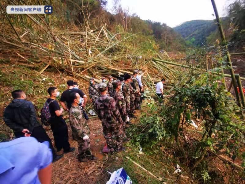 东航空难：广西梧州民兵抵达现场展开救援