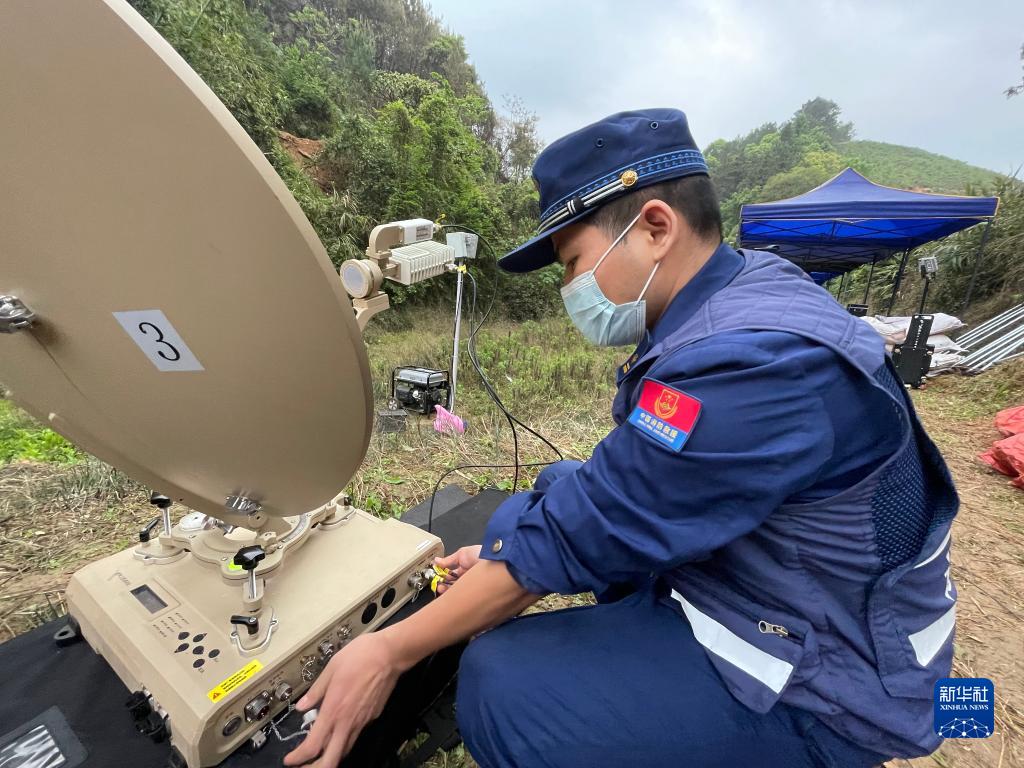 搜寻，与风雨赛跑——广西藤县空难坠机现场见闻