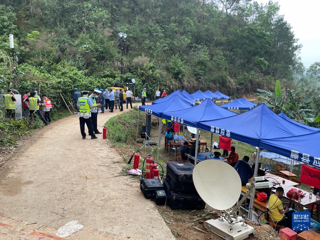 搜寻，与风雨赛跑——广西藤县空难坠机现场见闻