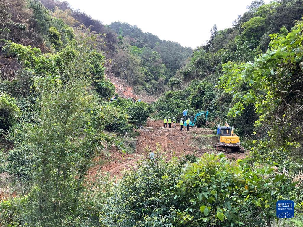 搜寻，与风雨赛跑——广西藤县空难坠机现场见闻