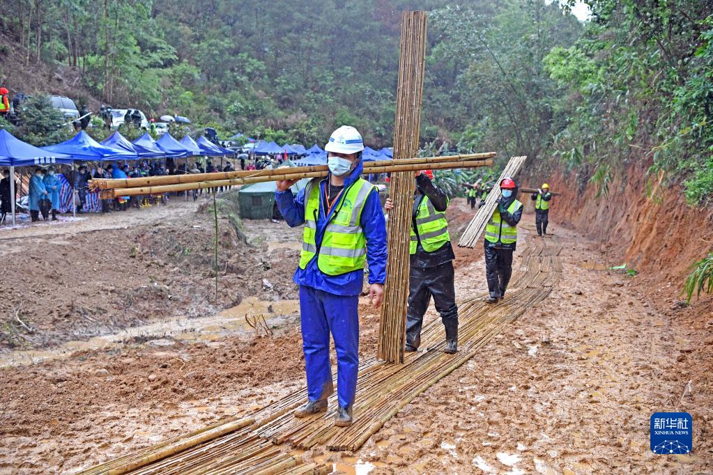 坠机事故现场下雨 搜寻受到一定阻碍