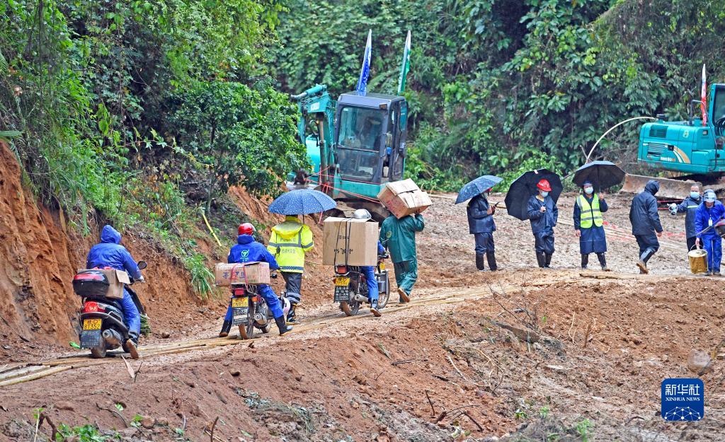 坠机事故现场下雨 搜寻受到一定阻碍