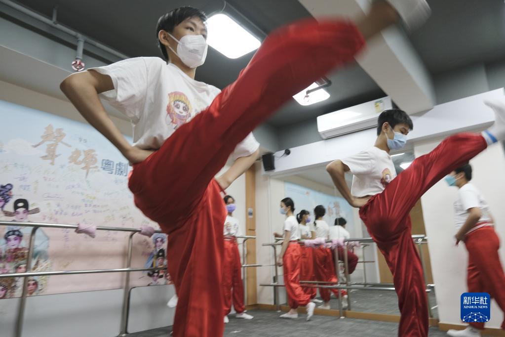 香港回归祖国25周年·特稿丨习主席关心的香港粤剧小演员长大了