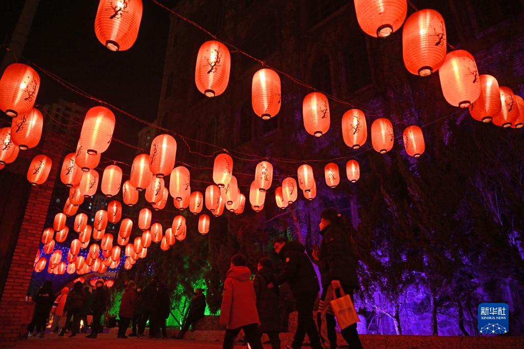 新春灯会扮靓节日夜空