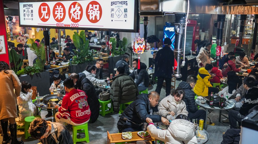 兔年喜迎“开门红”！春节消费火热 折射新一年中国经济的旺盛活力