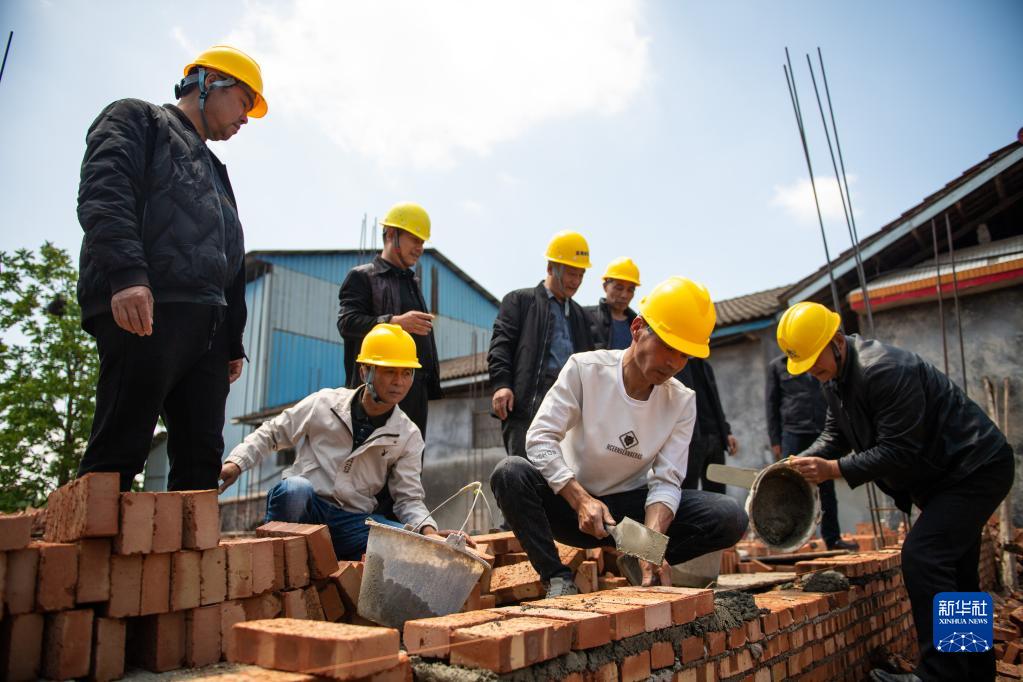 “送教下乡”培养乡村建设工匠