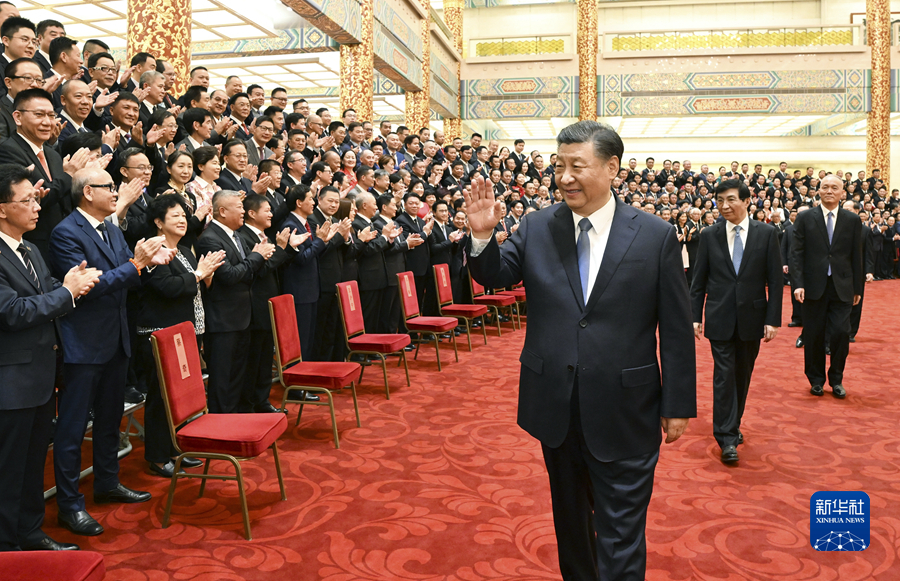 习近平会见第十届世界华侨华人社团联谊大会代表