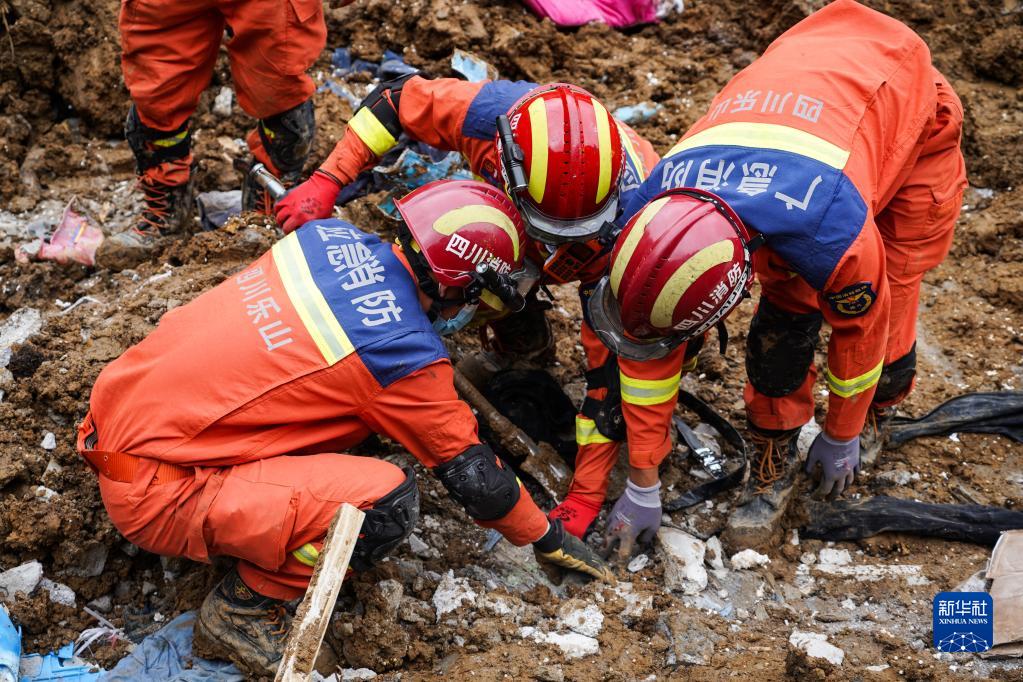 四川乐山金口河发生高位山体垮塌造成19人遇难