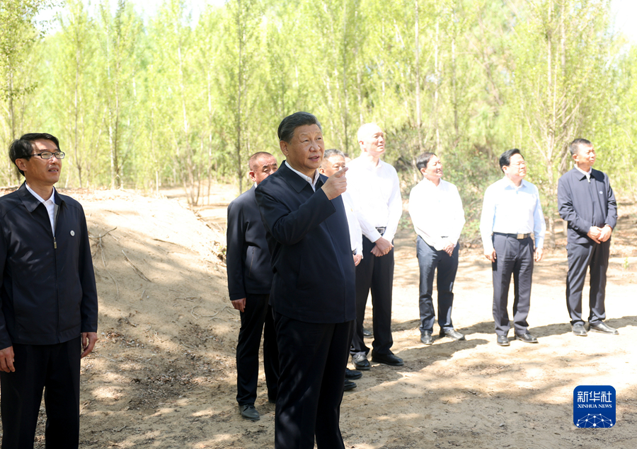 习近平在内蒙古巴彦淖尔考察并主持召开加强荒漠化综合防治和推进“三北”等重点生态工程建设座谈会