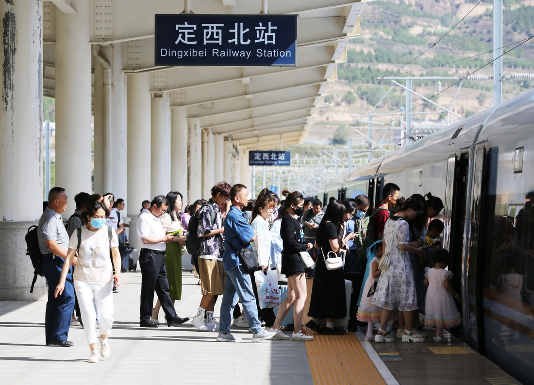 各地迎来端午返程客流高峰