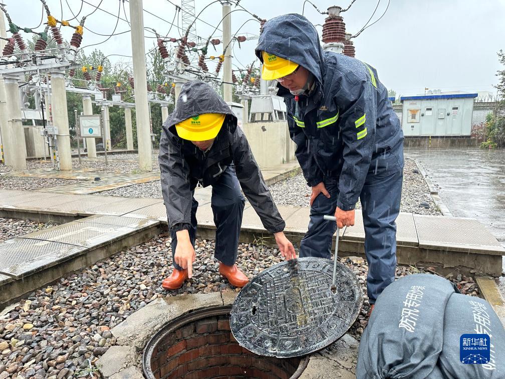 暴雨红色预警继续 多部门部署应对工作