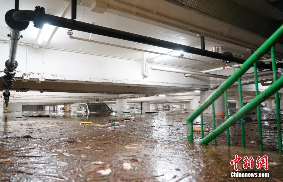 暴雨侵袭香港 黑色暴雨警告信号持续时间创历史