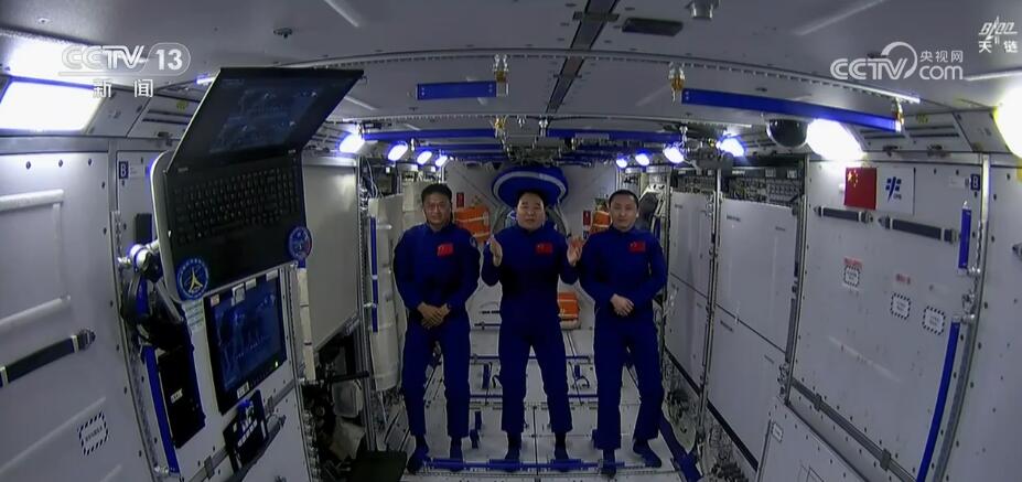 又见“太空转身”精彩案例 “博士乘组”太空开讲啦……