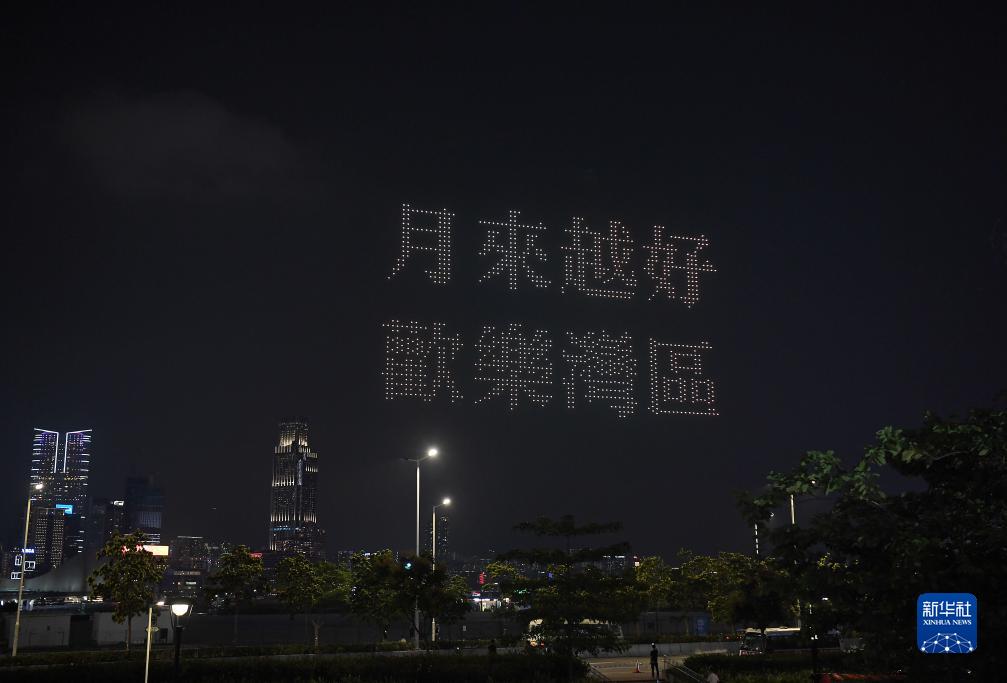 无人机香江璀璨庆“双节”