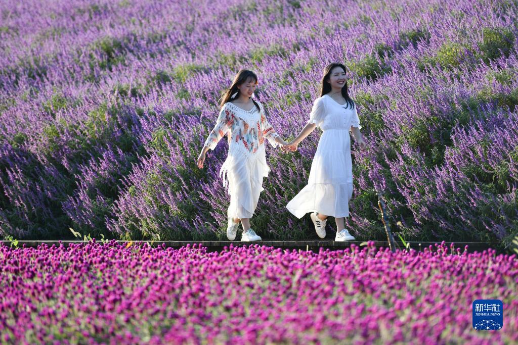 假期旅游热 祖国山河美