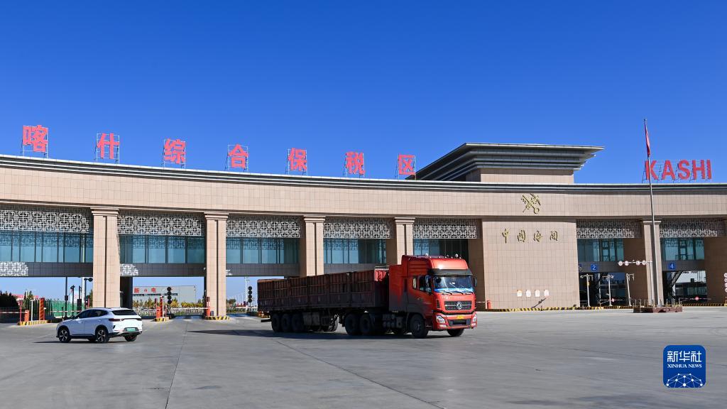 四季看新疆之走进口岸看新疆｜新疆喀什综合保税区：打造高水平对外开放新高地