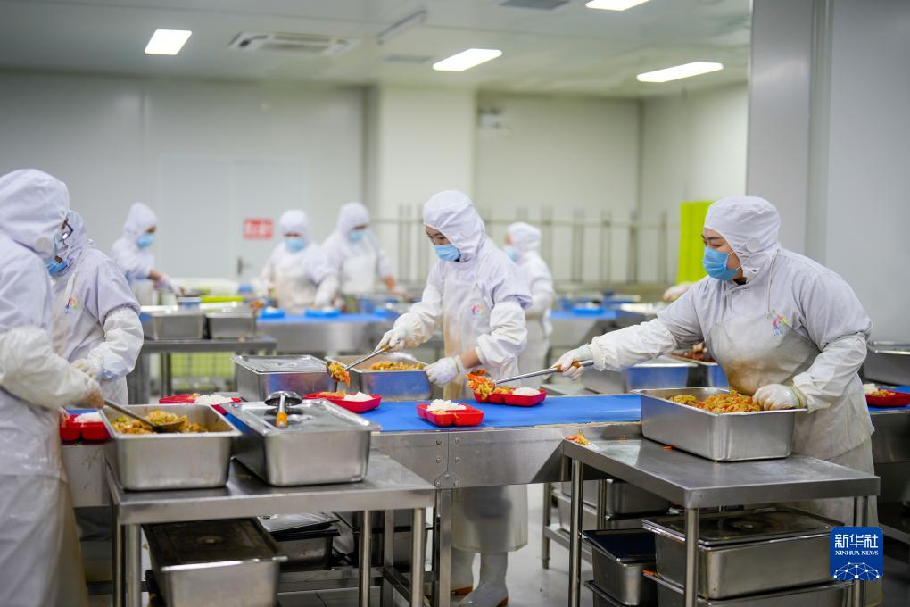 河北乐亭：中小学午餐午休服务惠民生