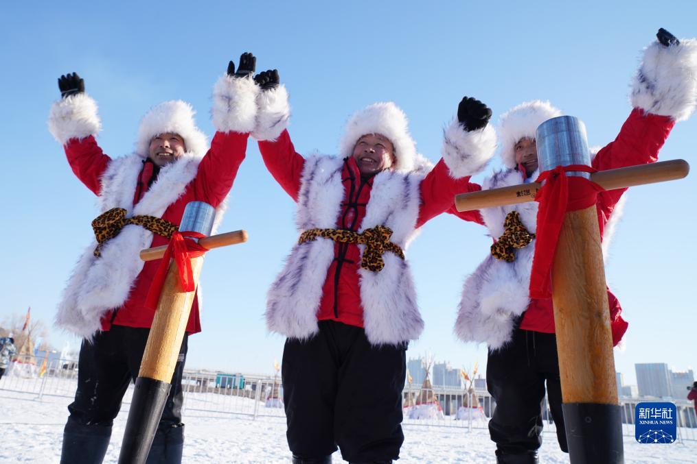 哈尔滨采冰节启幕 冰城进入采冰季