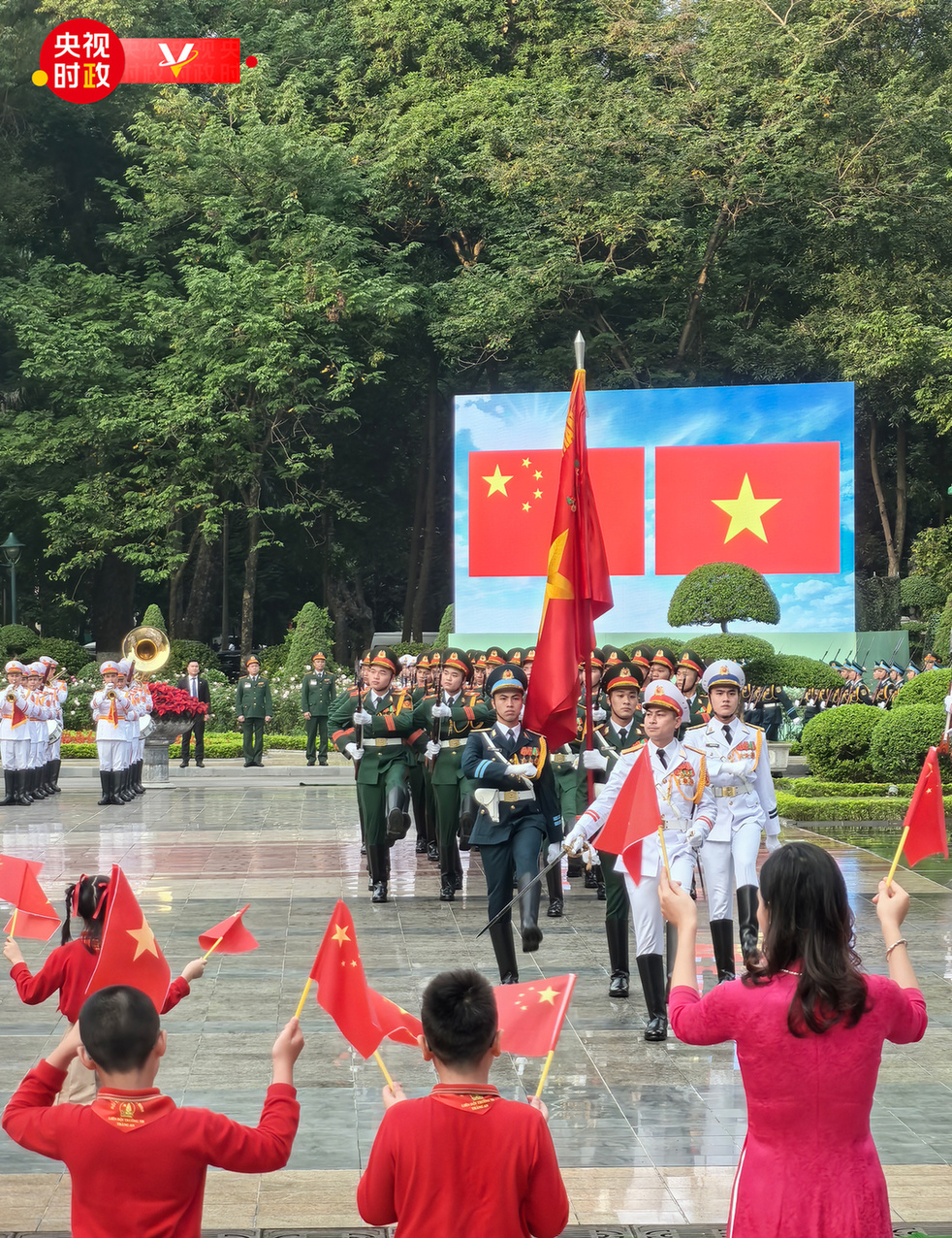 习近平出席越共中央总书记举行的欢迎仪式