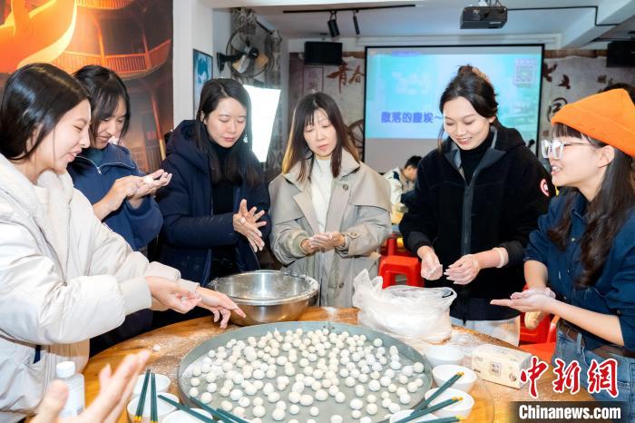漳台青年携手过冬至 同跑马拉松
