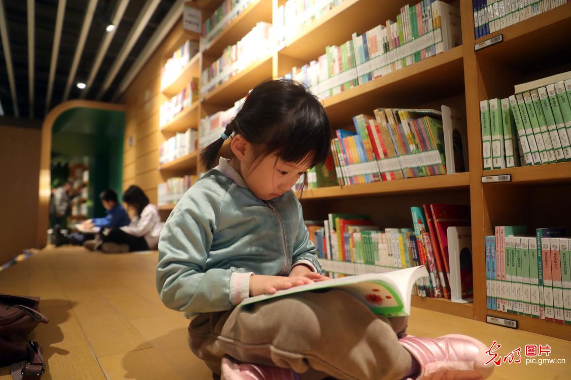 【新春走基层】寻“鉴”年味丨图刊：书香隽永年味浓