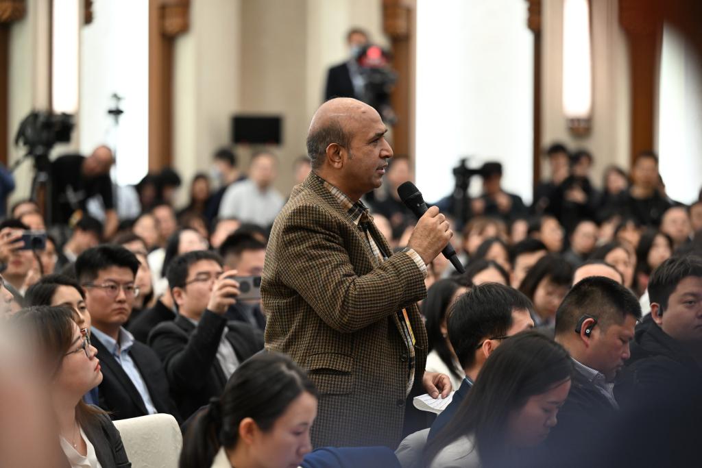 全国政协十四届二次会议举行新闻发布会