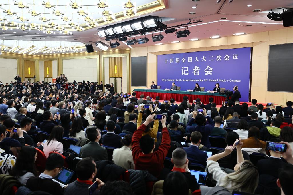王毅回答中外记者提问