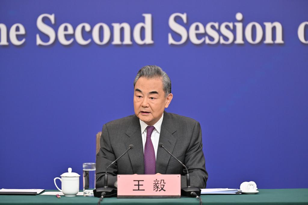 王毅回答中外记者提问