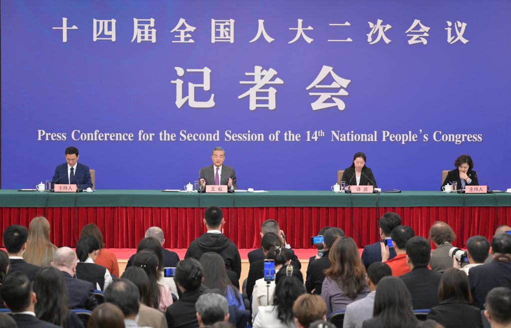 王毅回答中外记者提问