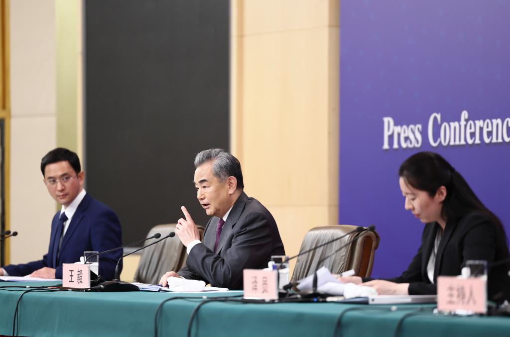 王毅回答中外记者提问