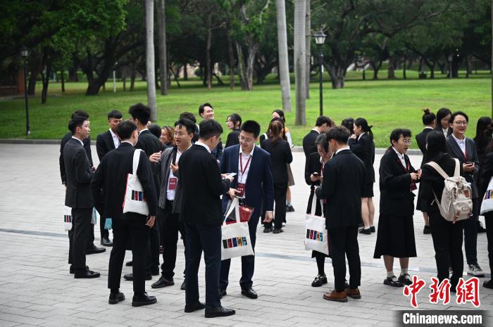 两岸青年互动热 马英九邀中山大学师生体验宝岛