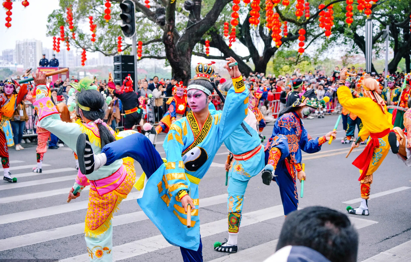 【央广时评】飞入寻常百姓家 非遗在“圈粉”年轻人中焕发活力