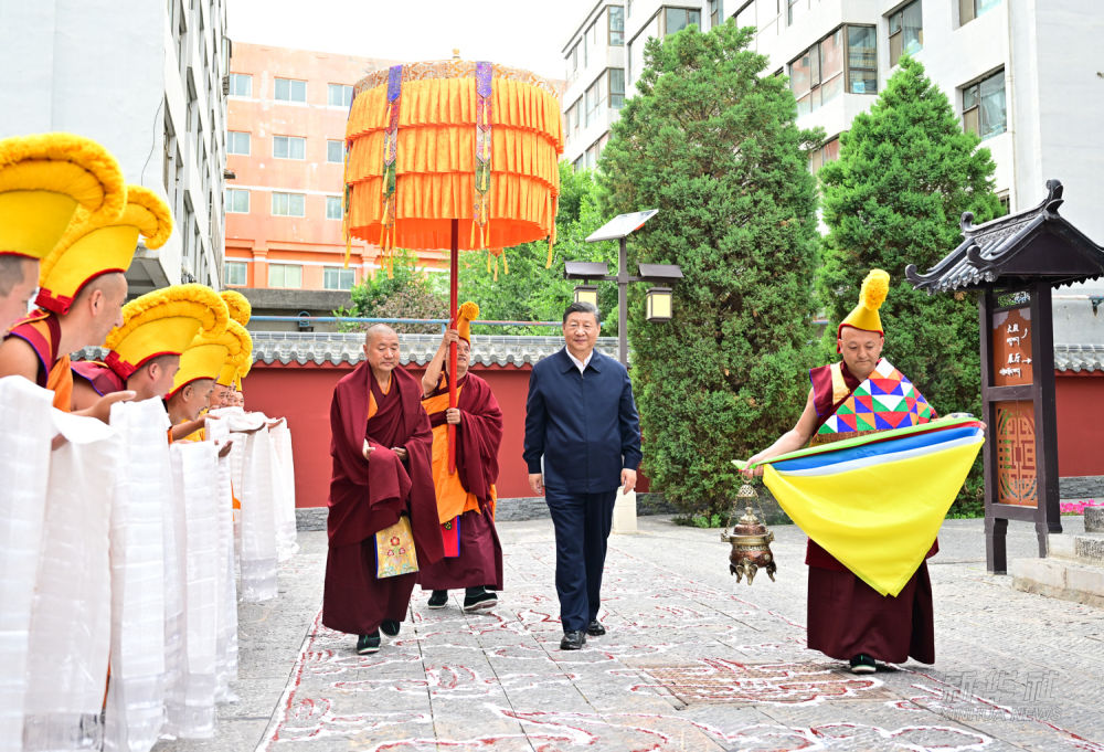 习近平在青海考察调研