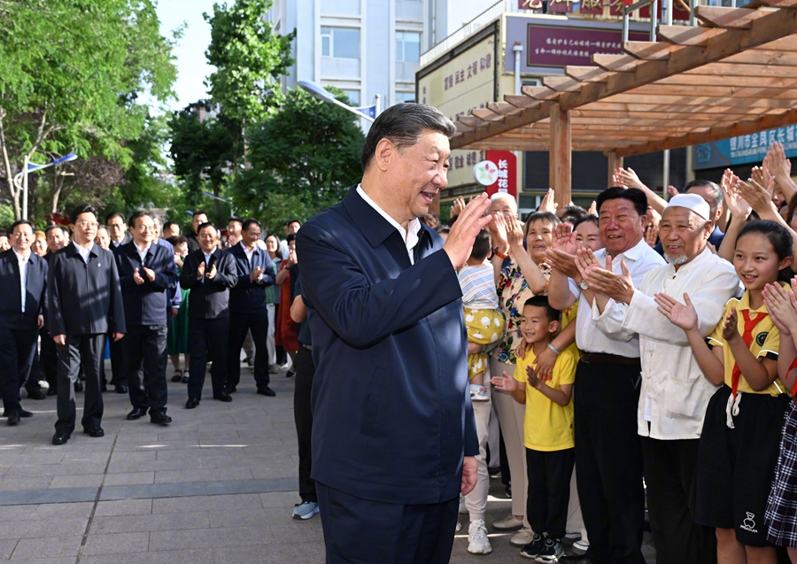 习近平：五十六个民族凝聚在一起就是中华民族共同体