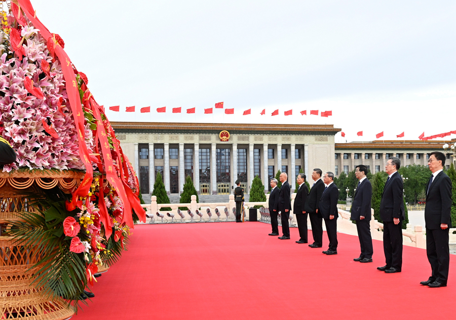 习近平等党和国家领导人出席烈士纪念日向人民英雄敬献花篮仪式